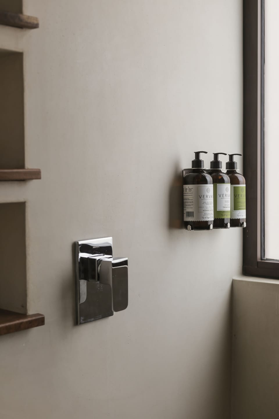 Standard Apartment, 1 King Bed with Sofa bed | Bathroom | Shower, rainfall showerhead, free toiletries, hair dryer