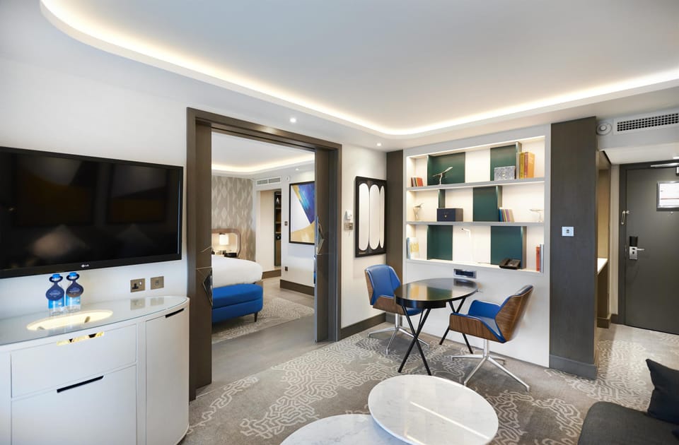 Executive Suite, 1 King Bed (With Lounge Access) | Hypo-allergenic bedding, in-room safe, desk, laptop workspace