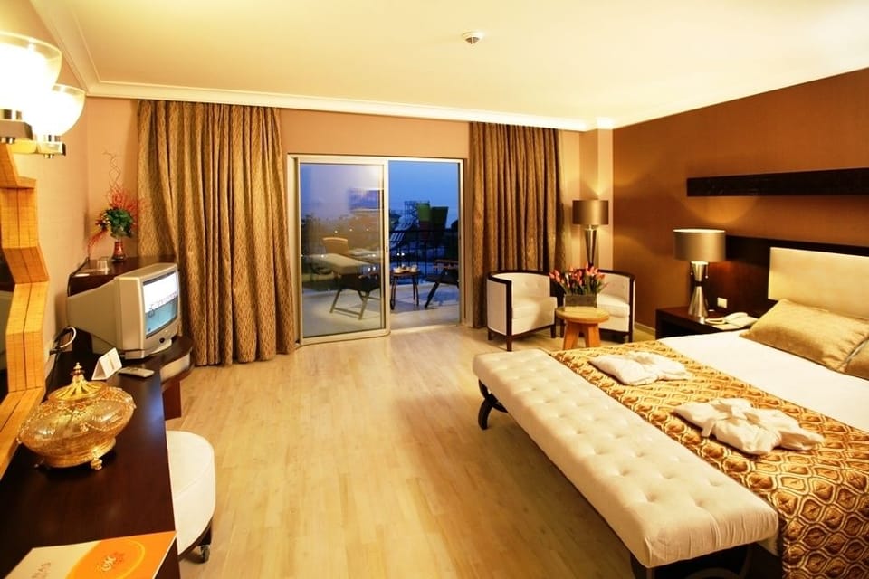 Minibar, in-room safe, desk, soundproofing