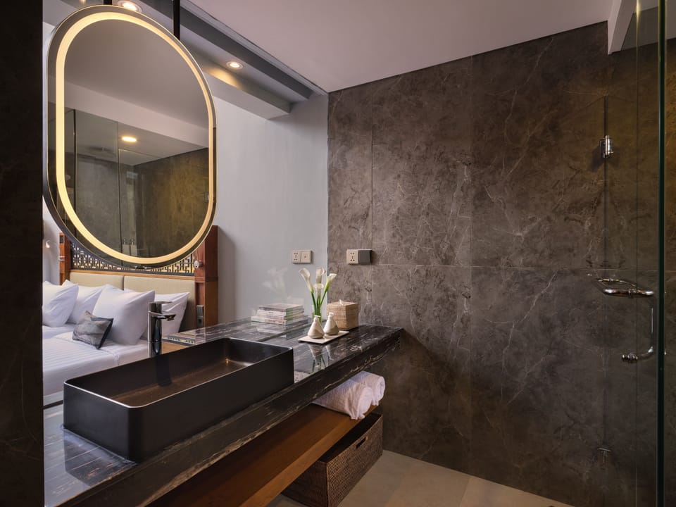 1 Bedroom Deluxe Suite with Private Plunge Pool | Bathroom | Free toiletries, hair dryer, bathrobes, slippers