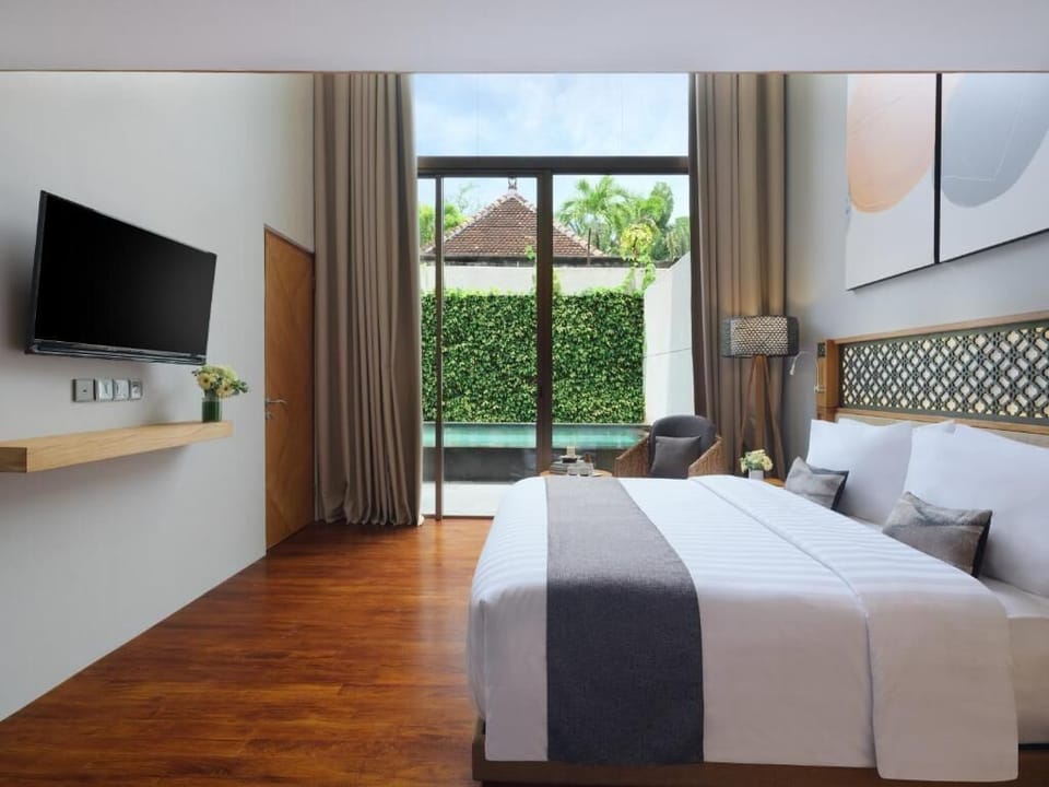 Minibar, in-room safe, desk, blackout drapes