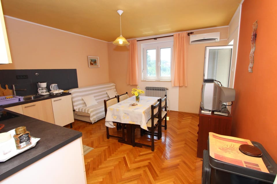 Apartment, 2 Bedrooms, Balcony | Living area