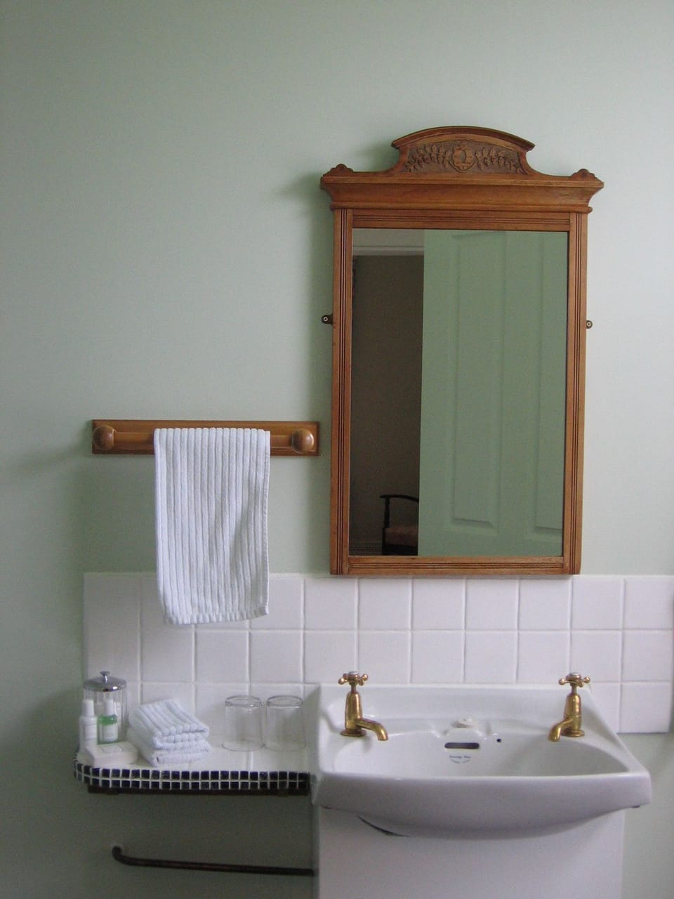 Bathroom sink