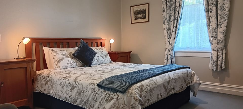 Standard Double Room, 1 King Bed, Garden View, Ground Floor | Garden view