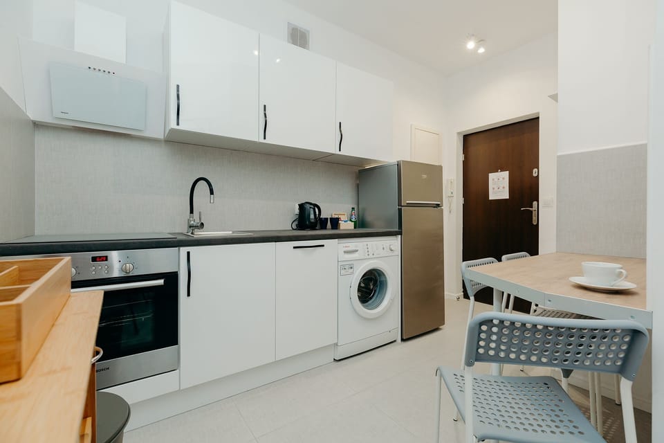 Apartment | Private kitchen | Full-size fridge, oven, stovetop, dishwasher