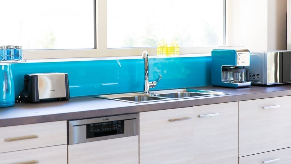 Comfort Villa | Private kitchen | Full-size fridge, microwave, oven, stovetop