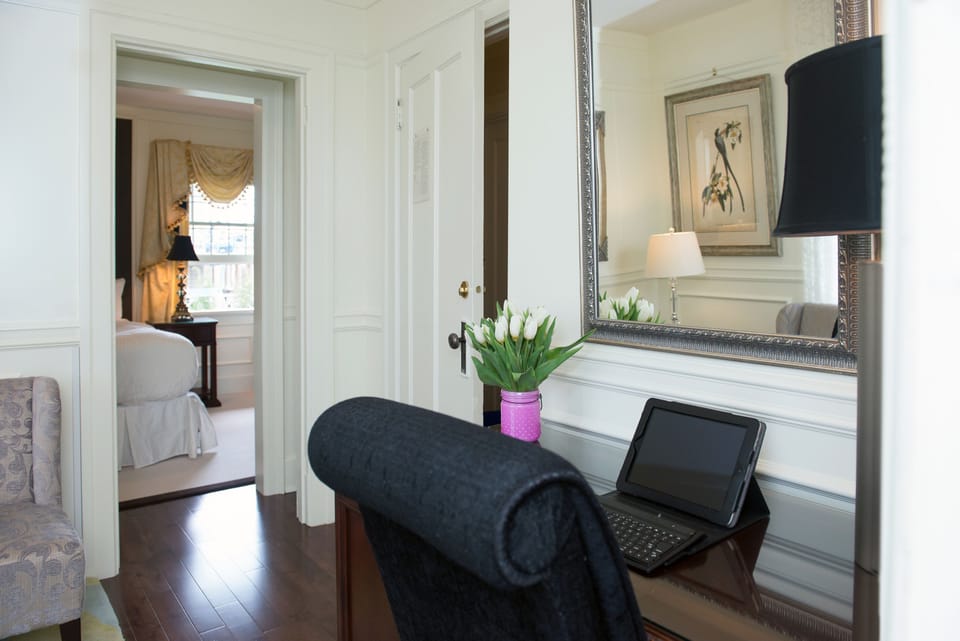 Suite, 1 King Bed (Craigdarroch) | Free WiFi, bed sheets