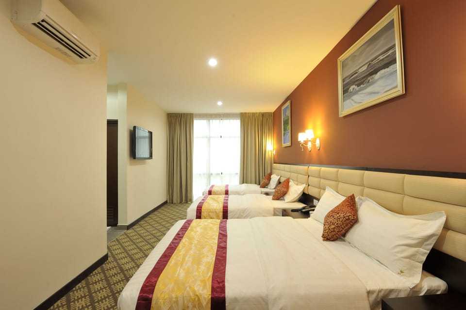 Family Suite | Egyptian cotton sheets, down comforters, pillowtop beds, minibar