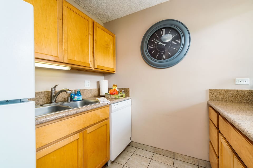Condo, 1 Bedroom | Private kitchen | Coffee/tea maker, fridge, oven, toaster