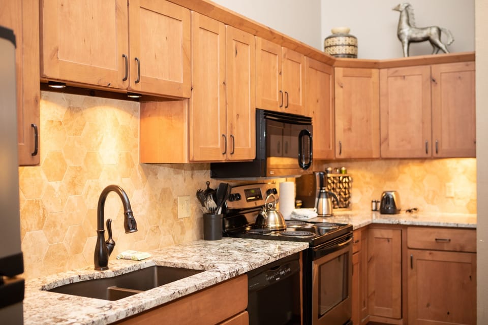 Condo, 2 Bedrooms | Private kitchen | Fridge, microwave, oven, coffee/tea maker