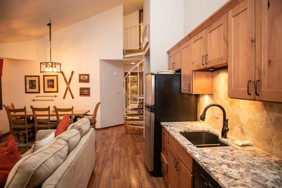 Condo, 2 Bedrooms | Private kitchen | Fridge, microwave, oven, coffee/tea maker