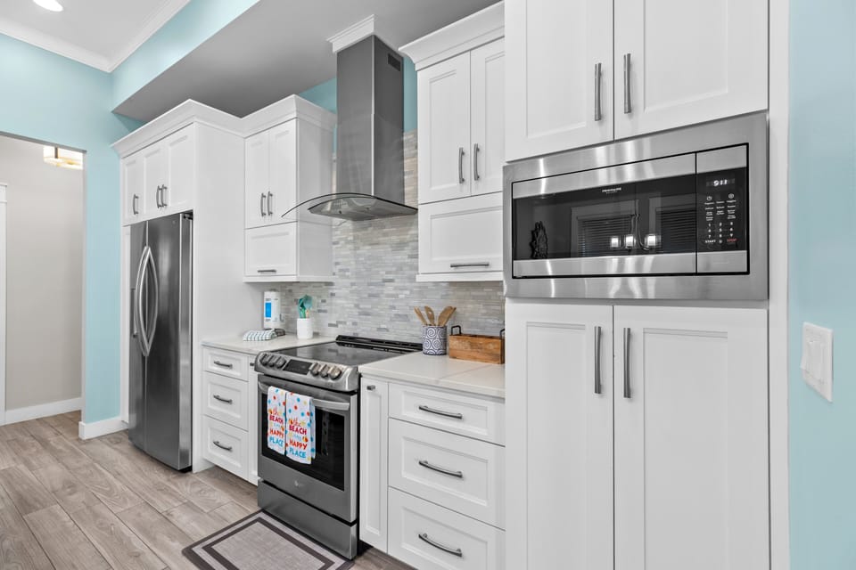 Cottage, 3 Bedrooms | Private kitchen | Coffee/tea maker, fridge, microwave, oven