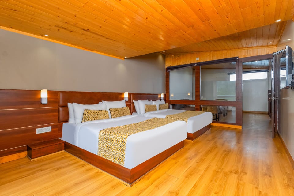 Family Studio Suite, Mountain View | Desk, blackout drapes, free WiFi, bed sheets