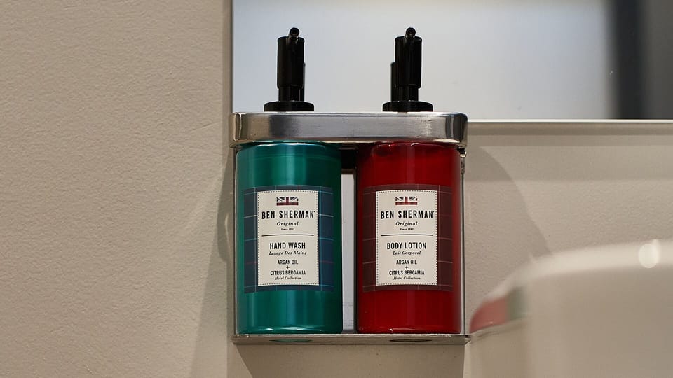 Deluxe Double Room | Minibar, in-room safe, desk, iron/ironing board