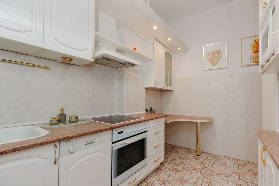 Comfort Apartment | Private kitchen | Full-size fridge, microwave, oven, stovetop