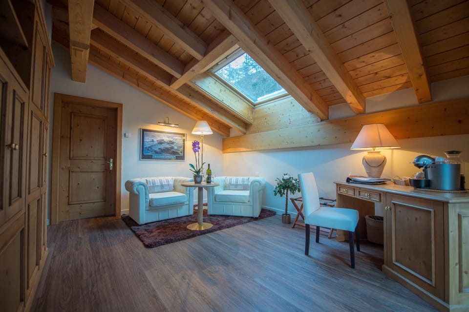 Suite | Living room | Flat-screen TV