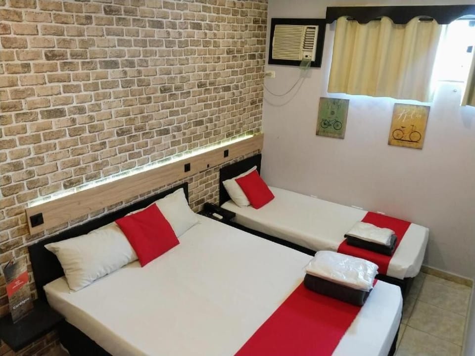 Triple Room | Desk, free WiFi, bed sheets