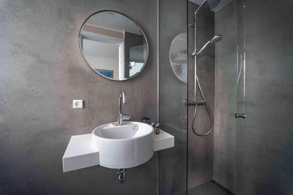 Shower, rainfall showerhead, eco-friendly toiletries, hair dryer