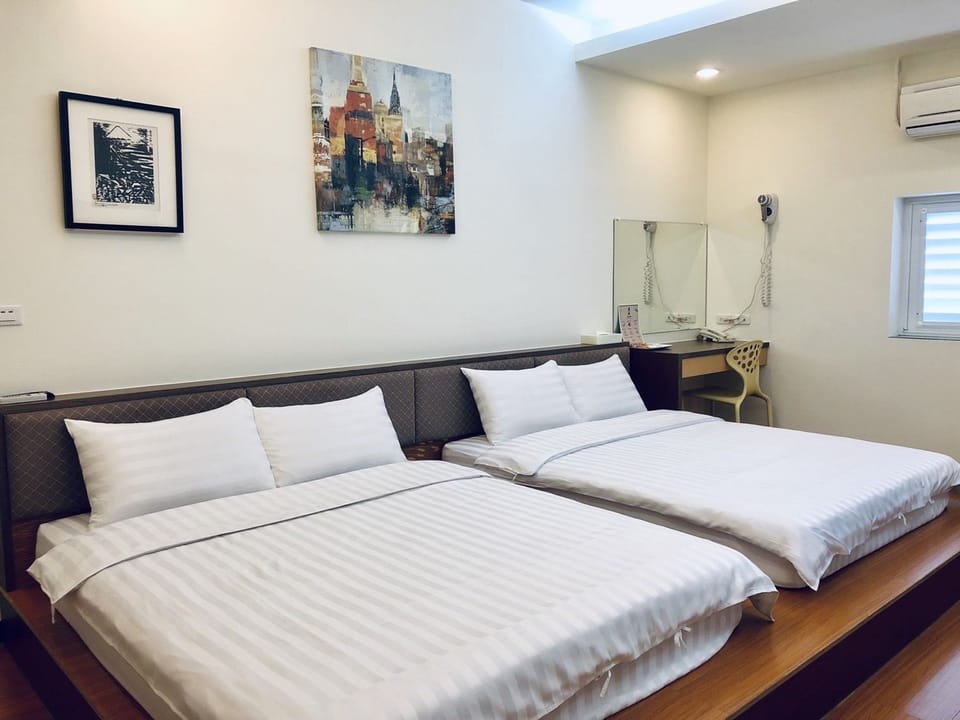 Quadruple Room | Premium bedding, desk, free WiFi, bed sheets