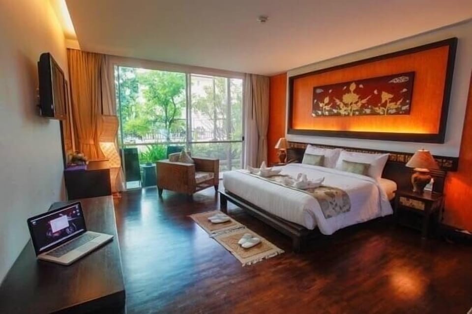 Minibar, in-room safe, individually furnished, desk
