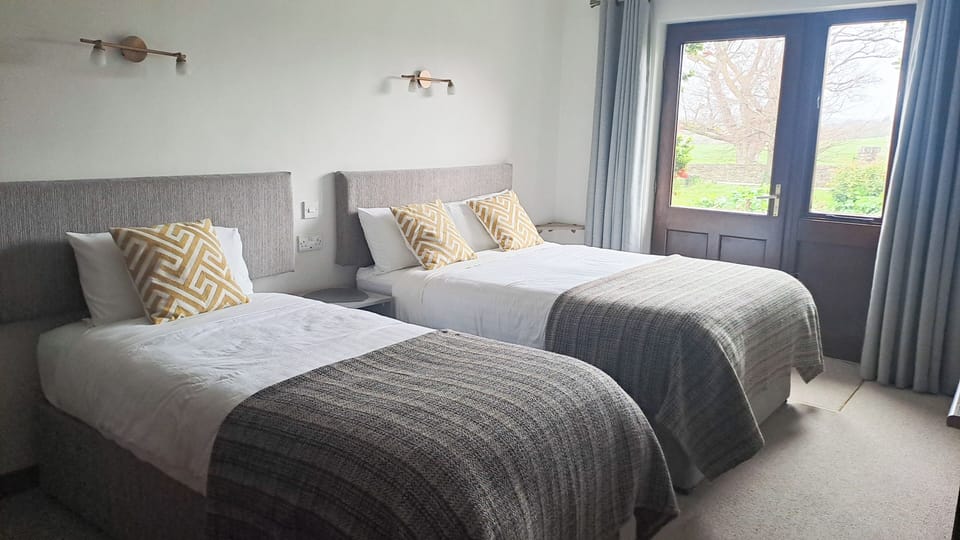 Standard Double or Twin Room, Ensuite | Desk, WiFi (free), bed sheets