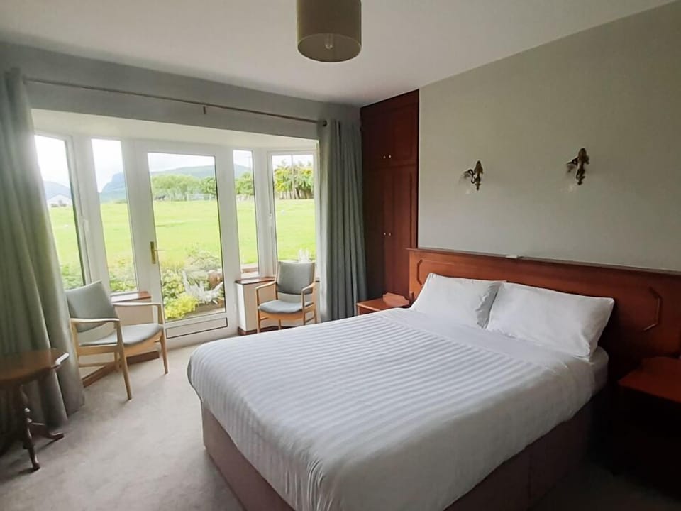 Standard Double Room, Ensuite | Desk, WiFi (free), bed sheets