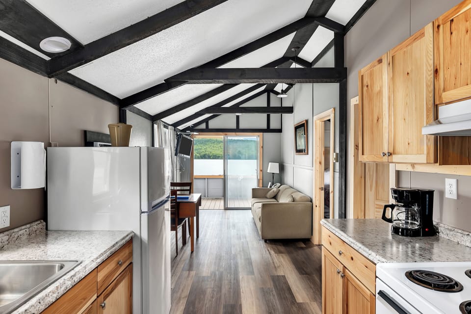 Cottage, 2 Bedrooms, Kitchen, Lake View (Cottage K) | Private kitchen | Fridge, microwave, coffee/tea maker