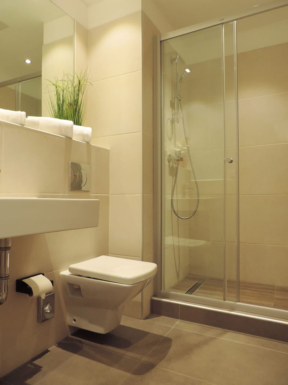 Double Room, Allergy Friendly, Courtyard View | Bathroom | Shower, hair dryer, towels