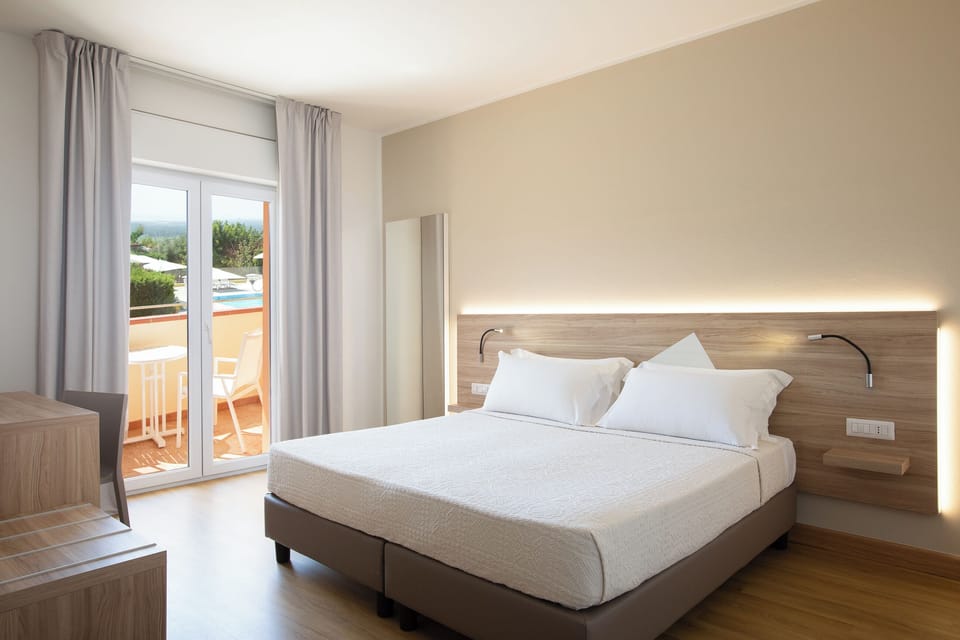 Camera Deluxe | Desk, soundproofing, cribs/infant beds, free WiFi