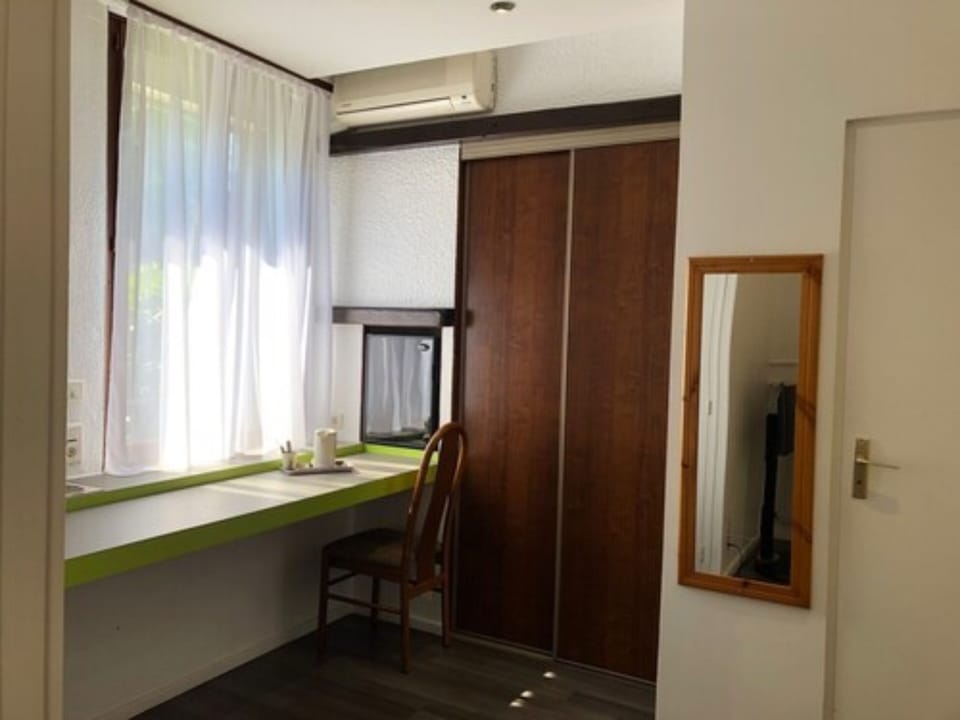 Comfort Double Room | Desk, soundproofing, iron/ironing board, free WiFi