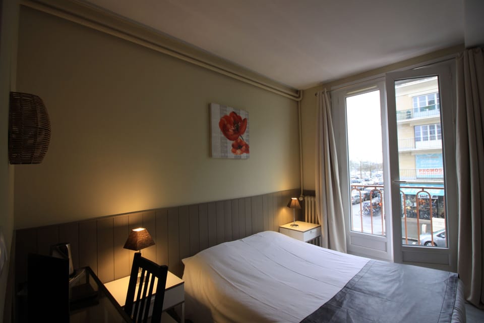 Superior Double Room | Hypo-allergenic bedding, individually decorated, desk, blackout drapes