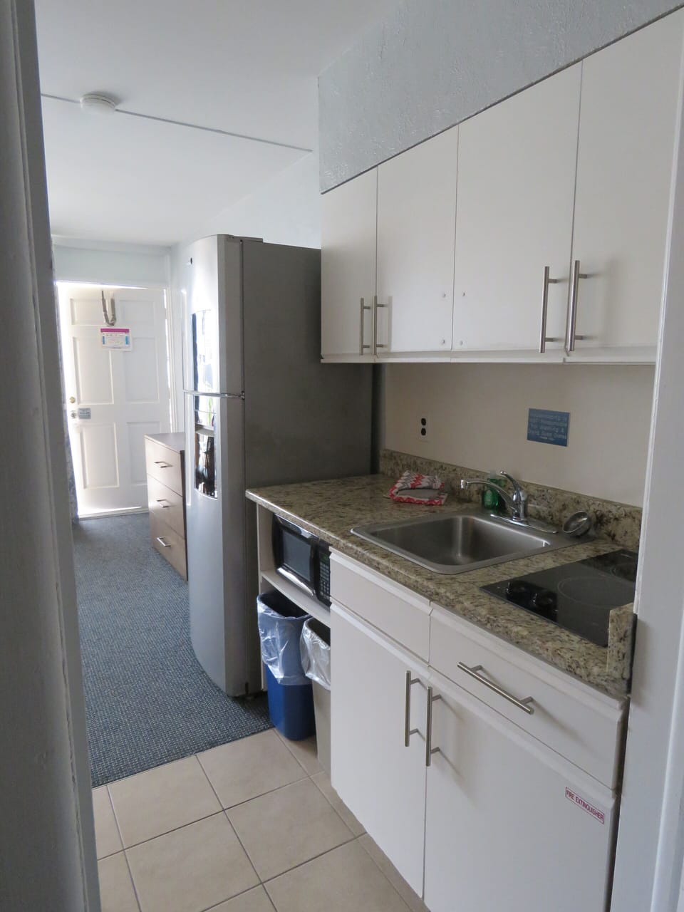 Two Room Suite Kitchenette Oceanview | Private kitchen | Coffee/tea maker, fridge, microwave, stovetop