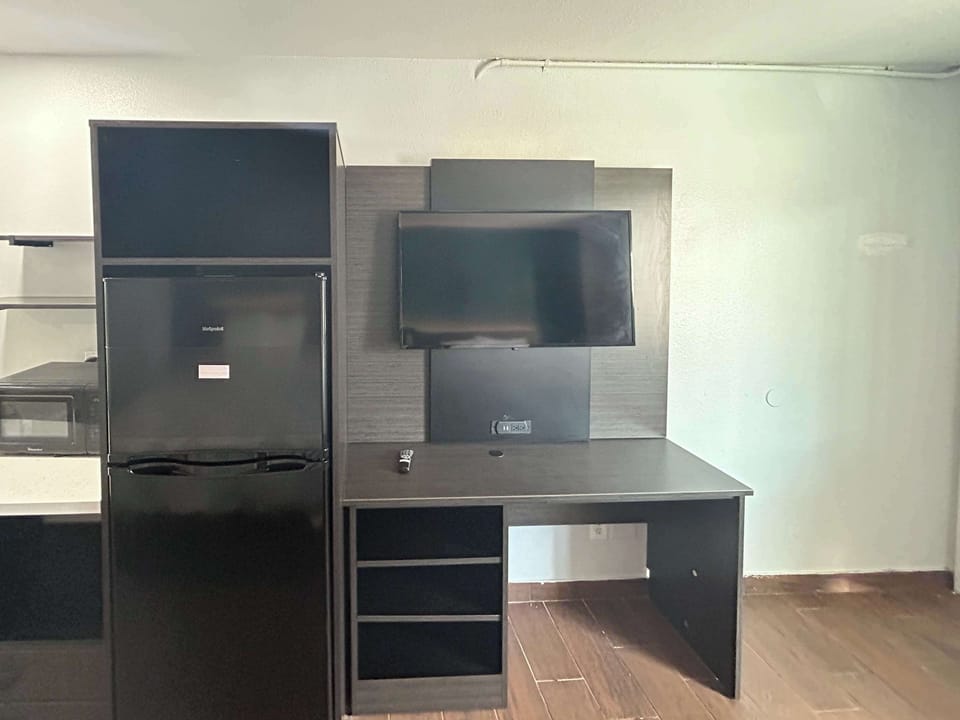 Desk, blackout drapes, free WiFi, bed sheets