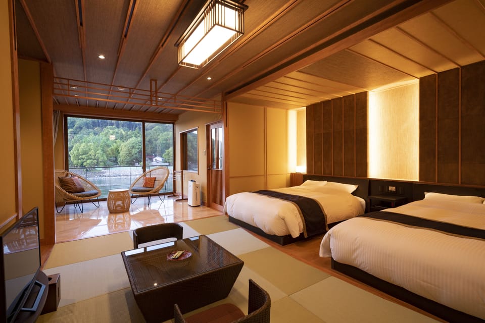 Premium bedding, down comforters, in-room safe, desk
