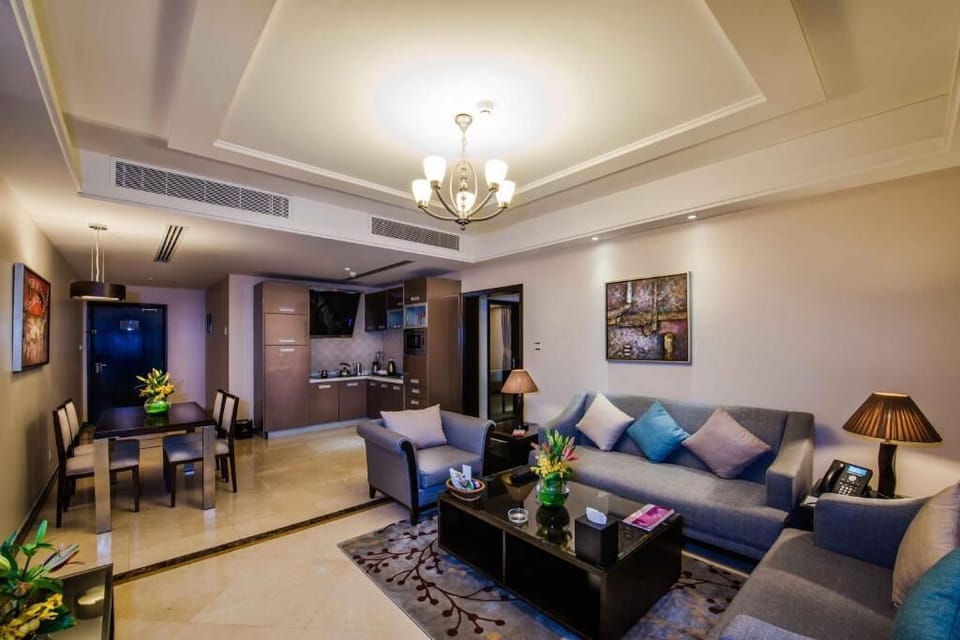 Suite, 2 Bedrooms (With 2 Bathrooms) | Private kitchenette | Stovetop, coffee/tea maker, electric kettle