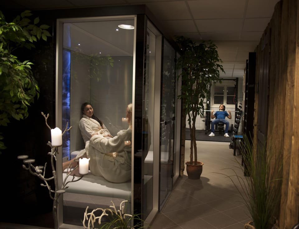 Indoor spa tub
