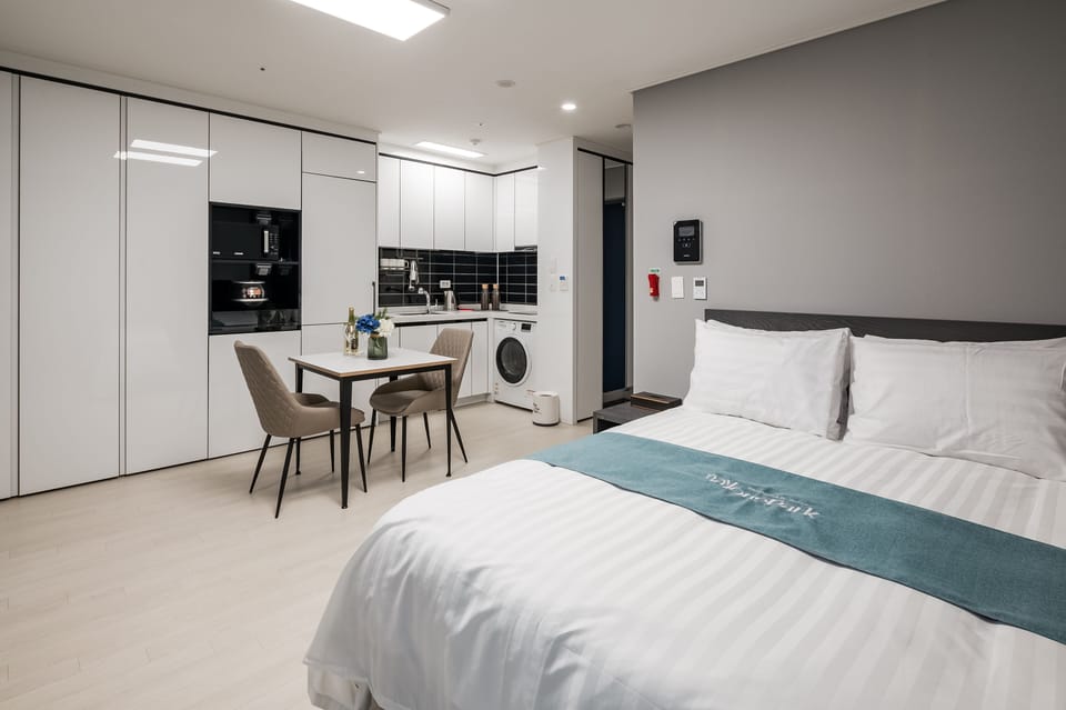 Standard Double Room (A) | Free WiFi, bed sheets
