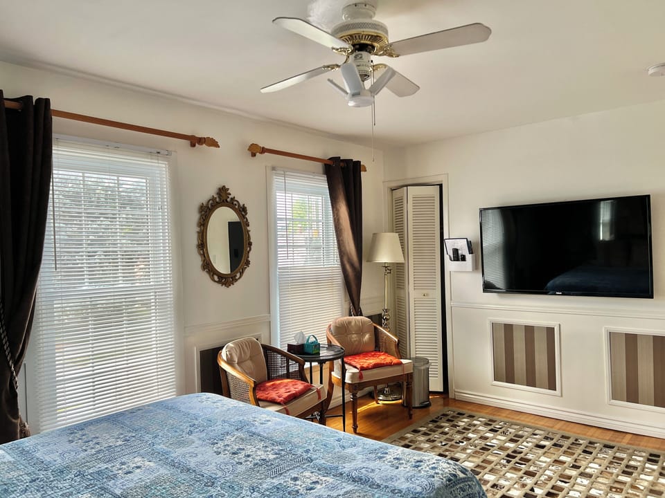 Superior Room, 1 Queen Bed | Hypo-allergenic bedding, down comforters, pillowtop beds