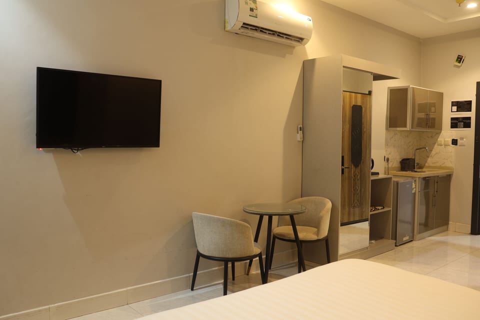 Egyptian cotton sheets, premium bedding, soundproofing, free WiFi