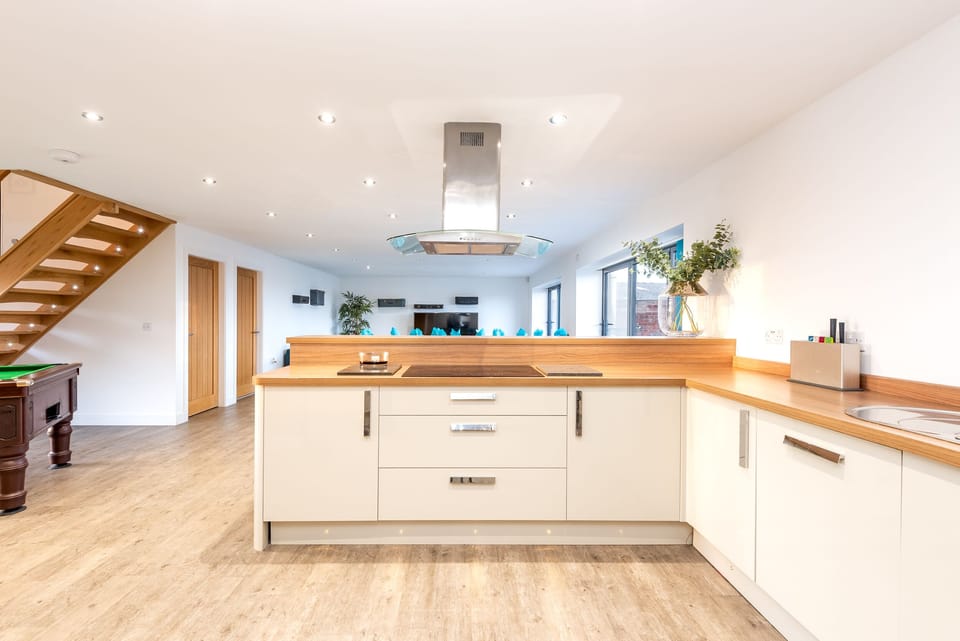 House | Private kitchen | Fridge, microwave, oven, stovetop
