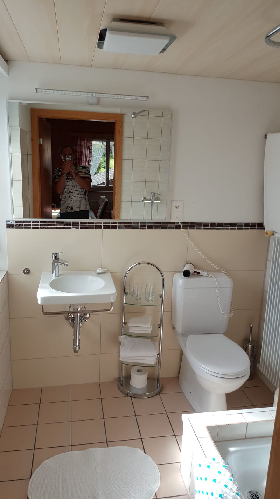 Family Quadruple Room, 1 Bedroom | Bathroom | Shower, rainfall showerhead, free toiletries, hair dryer