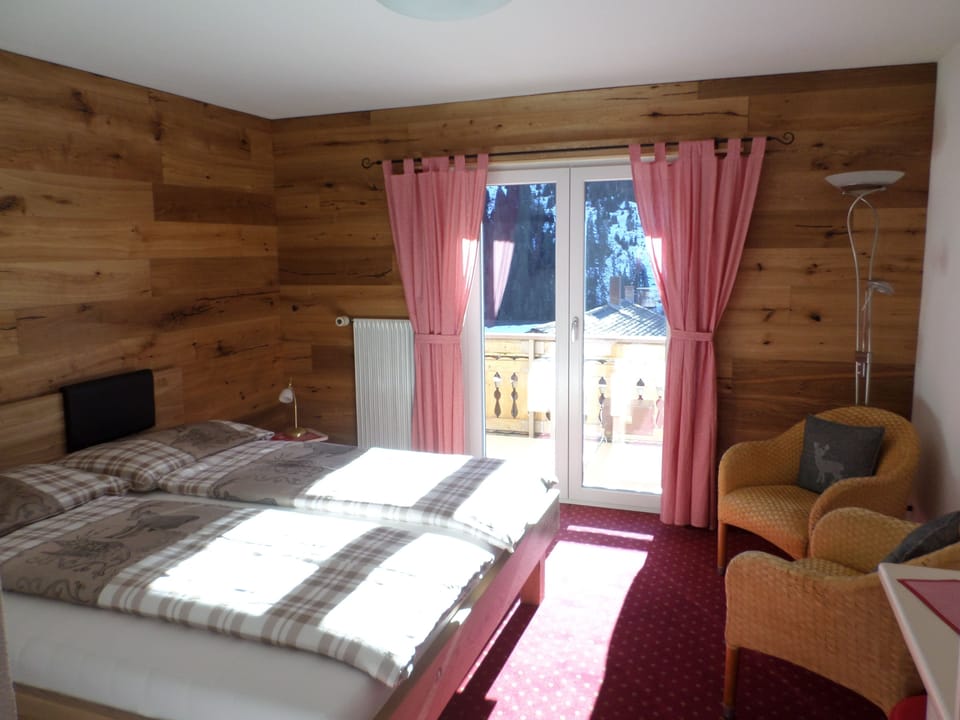 Comfort Double Room, 1 Bedroom | Premium bedding, down comforters, in-room safe, desk