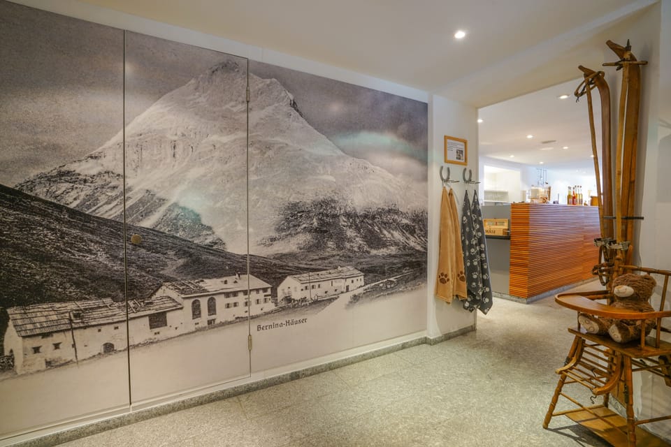 Breakfast, lunch, dinner served; Regional cuisine, alfresco dining 