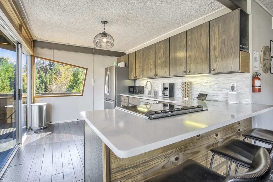 Microwave, oven, coffee/tea maker