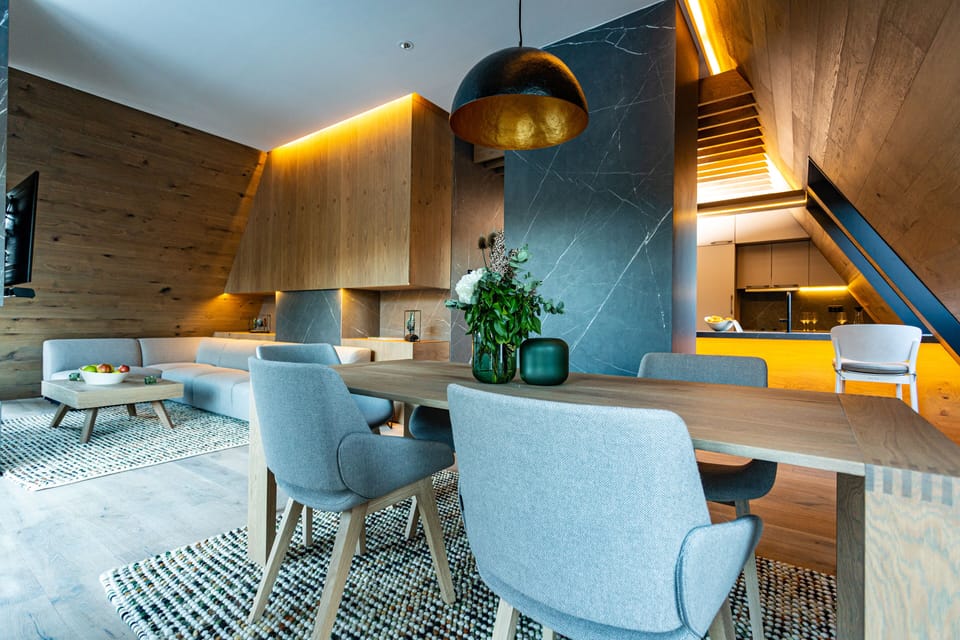 Royal Studio Suite | Living area | 55-inch LCD TV with cable channels, TV, table tennis