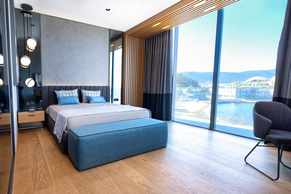 Superior Room, Garden View | Hypo-allergenic bedding, free minibar, in-room safe, desk