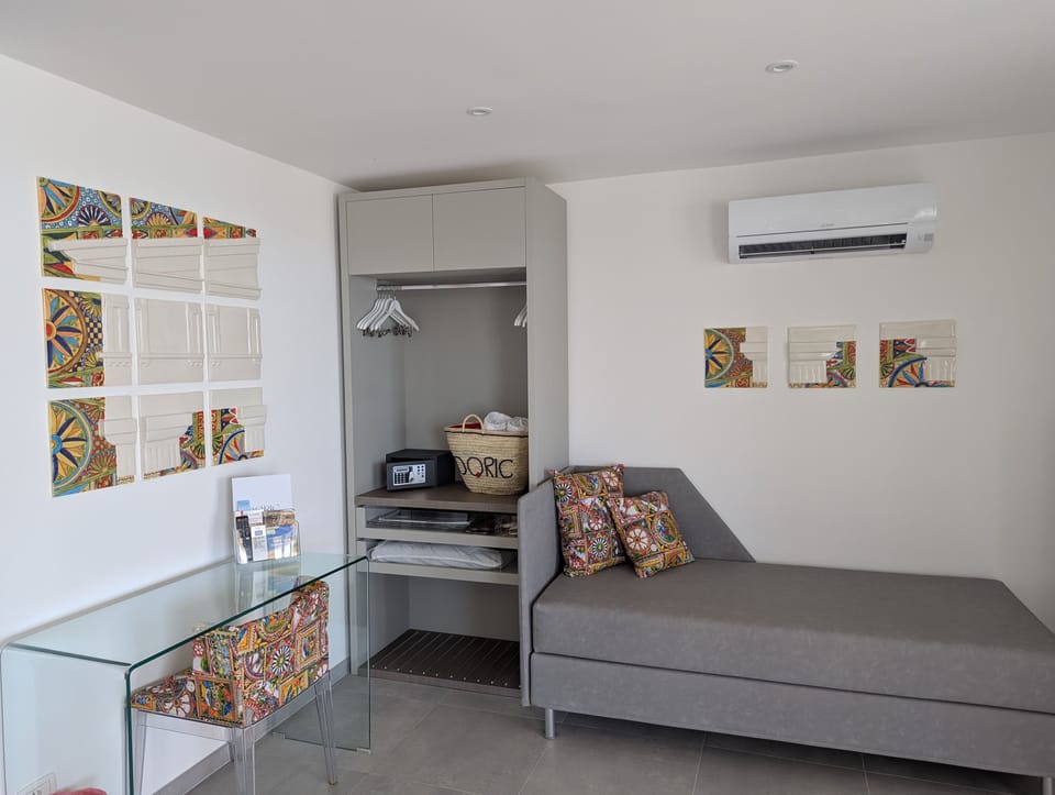 Queen room with spa & view | Living area | 43-inch LCD TV with digital channels, TV