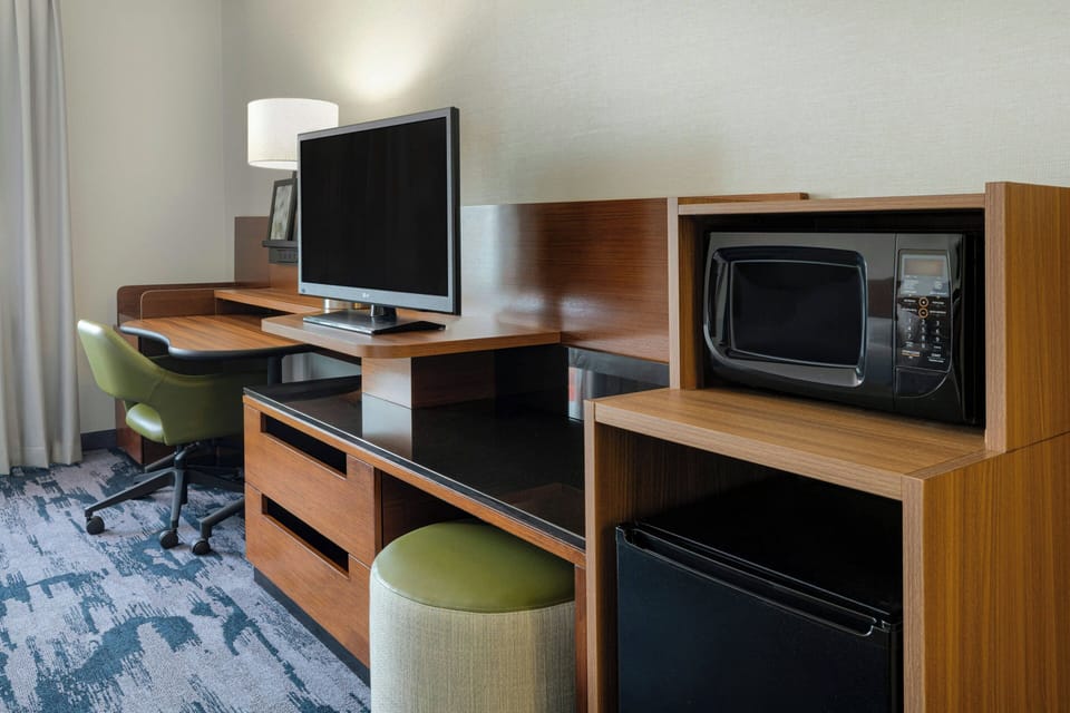 Hypo-allergenic bedding available, in-room safe, desk, laptop workspace