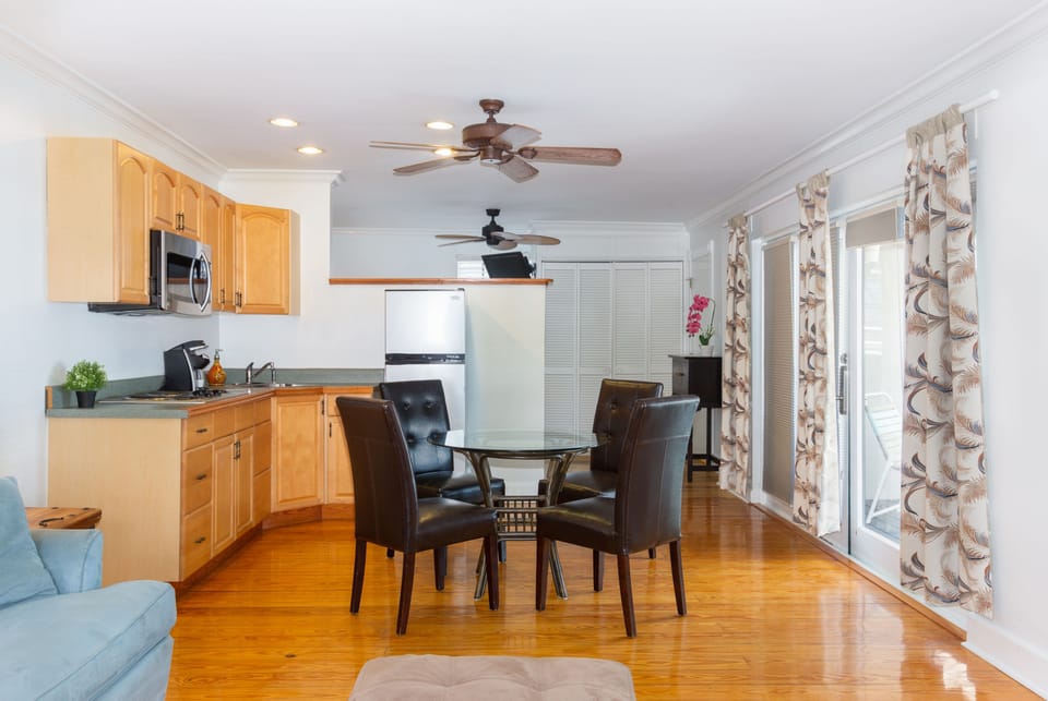 Cabana Loft 1 King 1 sofabed  | Private kitchen | Fridge, microwave, coffee/tea maker