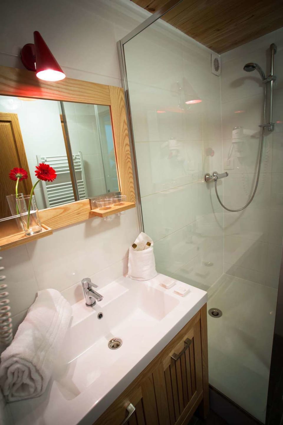 Twin Room | Bathroom | Towels